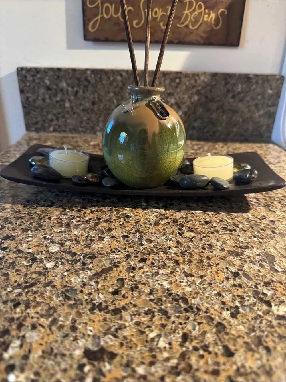 Glazed Ceramic Reed Diffuser, Black Tray, 2 Candles & Decor Rocks NEW w/o Tags